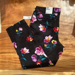 NWT- Old Navy Pixie Ankle Pants